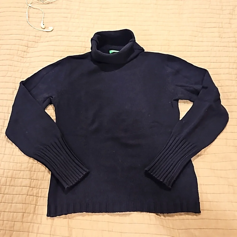 Sweater - Picture 1 of 4